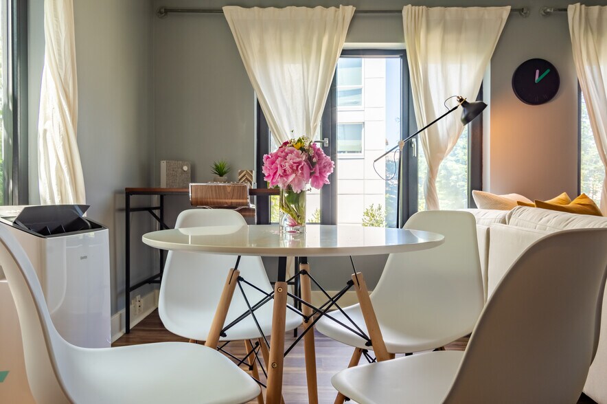 Building Photo - 1629 13th Ave