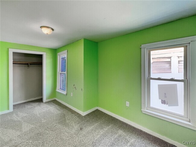 Building Photo - 262 W 4th St S