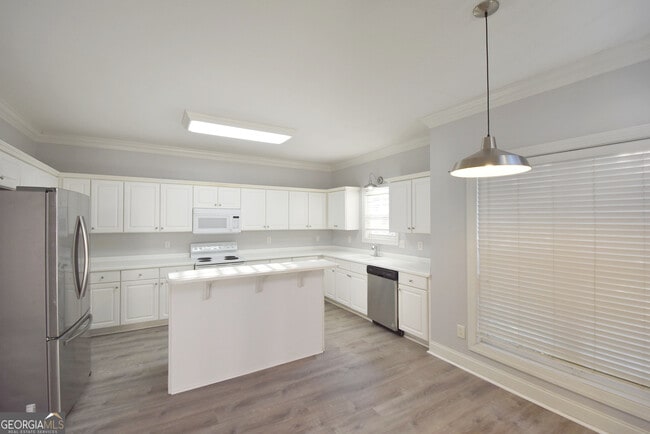 Building Photo - 204 Lenox Dr