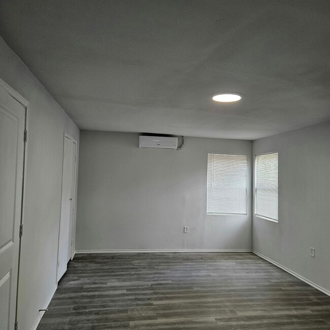 Building Photo - 1403 E 4th Ave