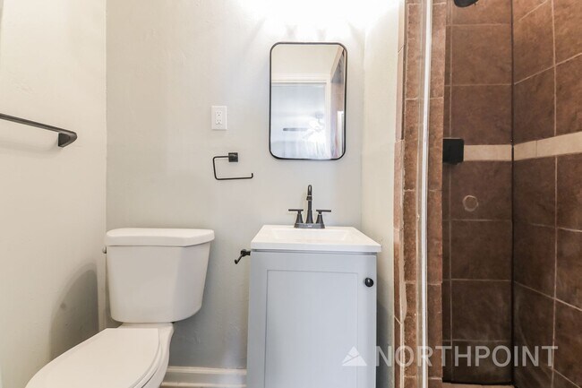 Building Photo - 3 BR/2BA | Updated Single Family Home |  Gated backyard | In Dallas!