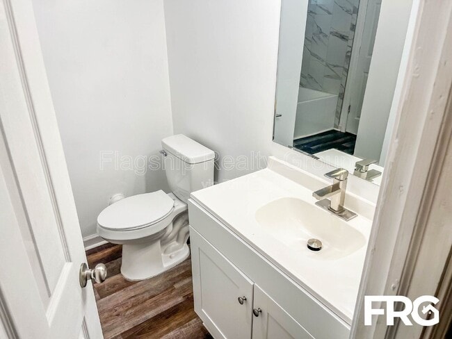 Building Photo - 435 Frank St