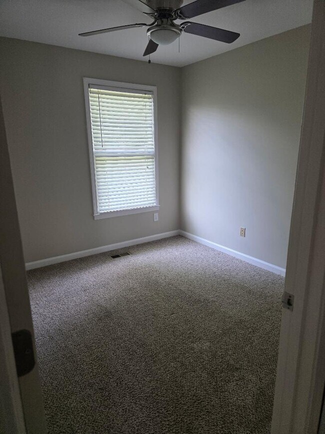 Building Photo - 620 Flower Dr