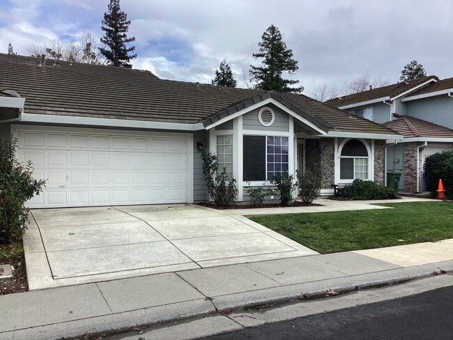 Building Photo - 3 Bedroom Home in Elk Grove