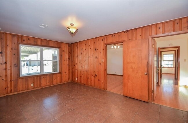 Building Photo - 6923 Cole Creek Dr