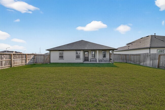 Building Photo - 7411 Canyon Chase Dr