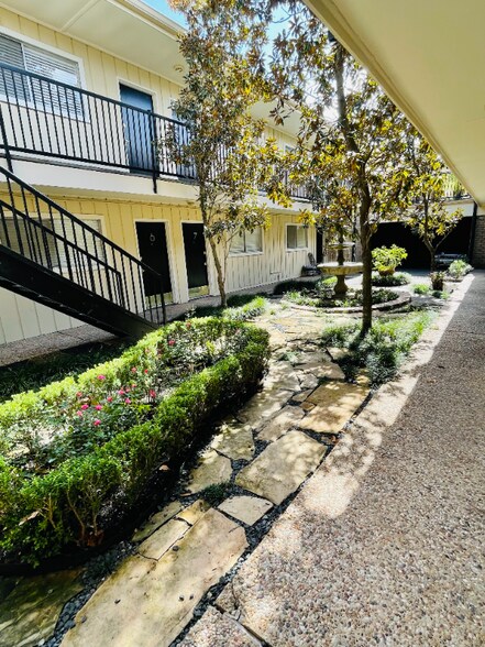 Building Photo - CHEVY Glenchase Ln