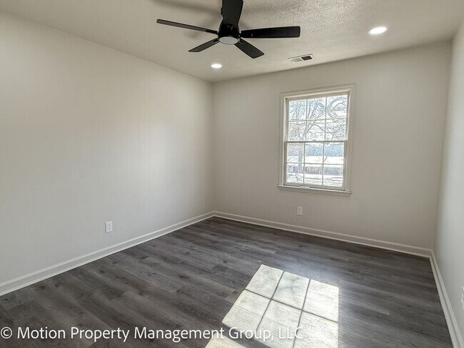 Building Photo - 1330 Hillcrest Dr