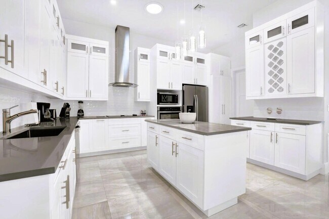Building Photo - 2523 Oceanview Ave