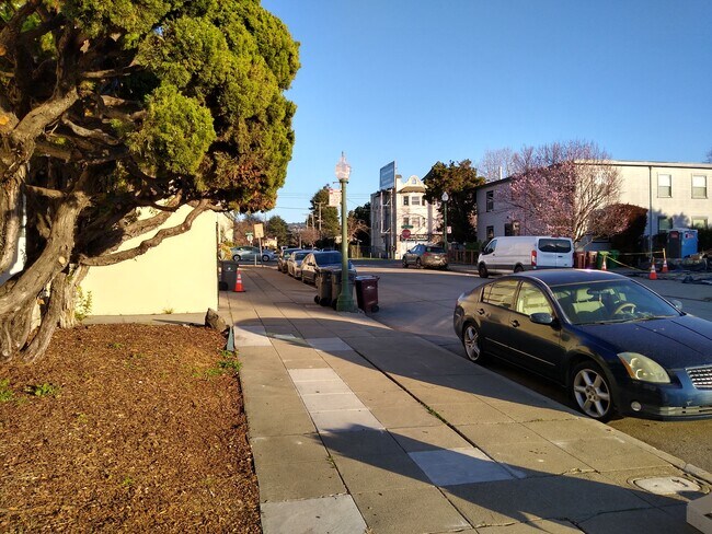 Building Photo - 520 57th St