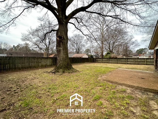 Building Photo - Spacious 3BR/2BA Memphis Home w/ Vaulted Ceilings, Fireplace & 2-Car Garage