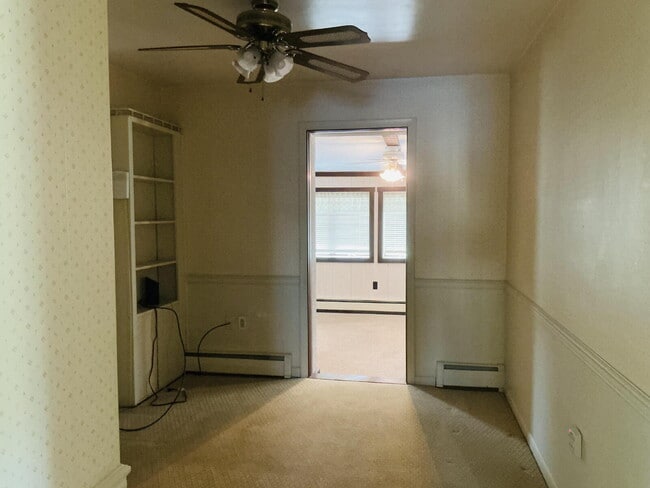Building Photo - "Charming 3-Bedroom Home with 2 Full Baths...