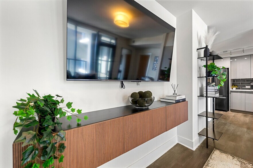 Building Photo - 1400 W Peachtree St NW