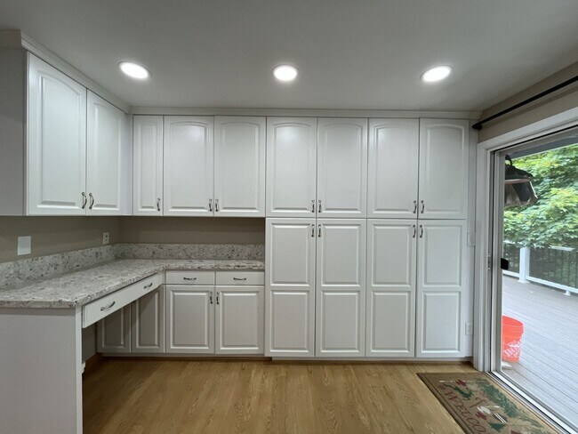 Building Photo - Three-Bedroom Home Near Nike Campus with Bonus Room, Large Deck & Two-Car Garage