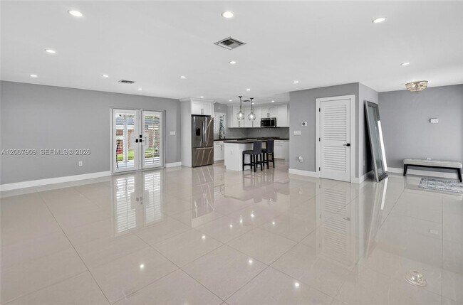 Building Photo - 4865 SW 94th Ave