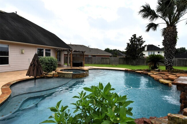 Building Photo - 19439 Suffolk Hollow Ln