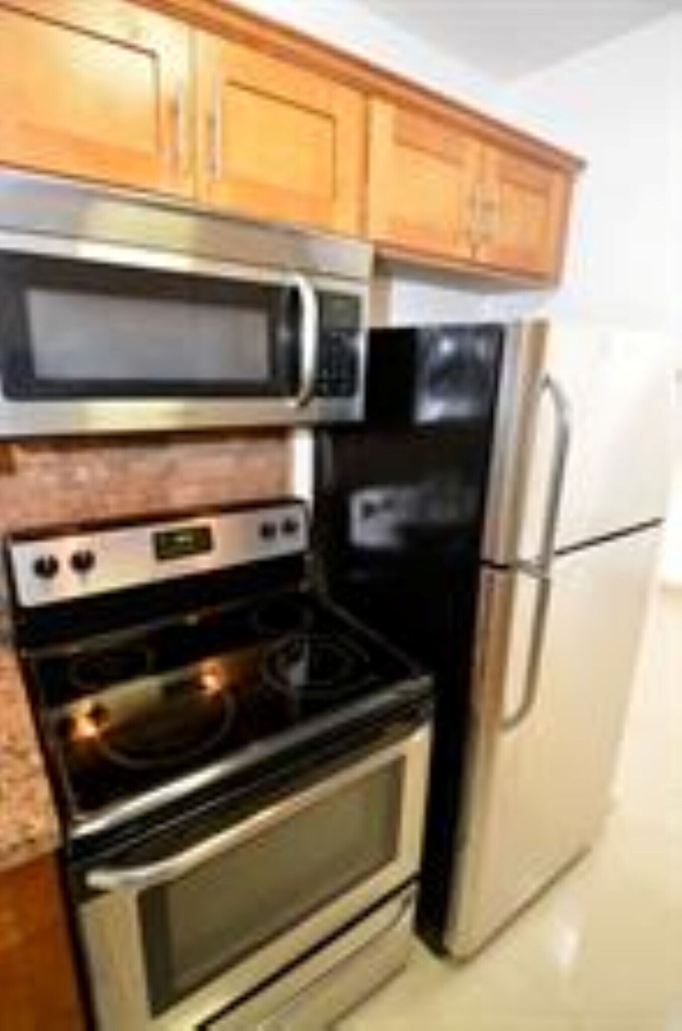 Building Photo - 2000 NE 51st Ct