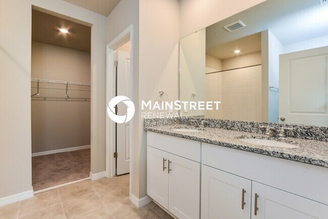 Building Photo - 4 Bedroom Pet-Friendly Home in Auburndale, FL with Main Street Renewal