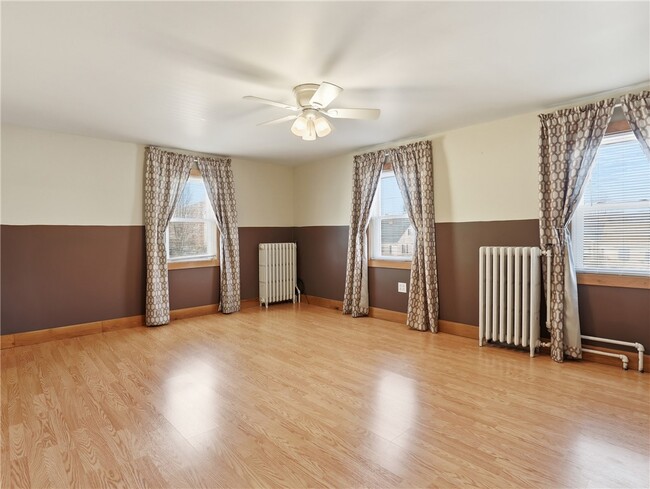 Building Photo - 813 N Elmer Ave