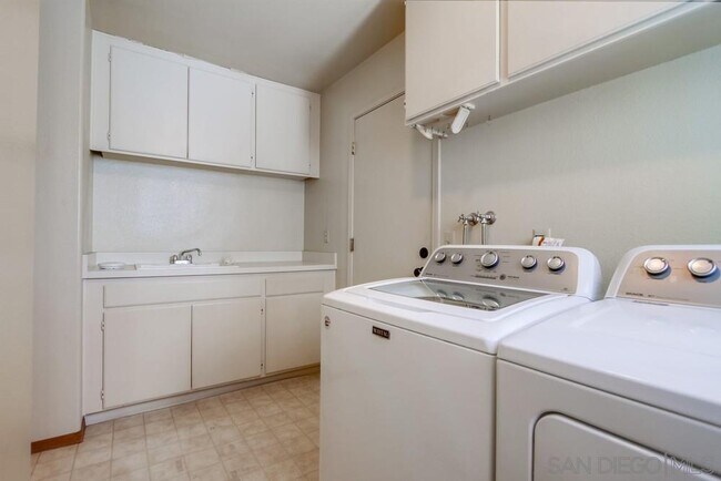 Building Photo - 11742 Avenida Sivrita
