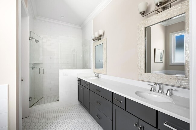 Building Photo - 1043 Calico St