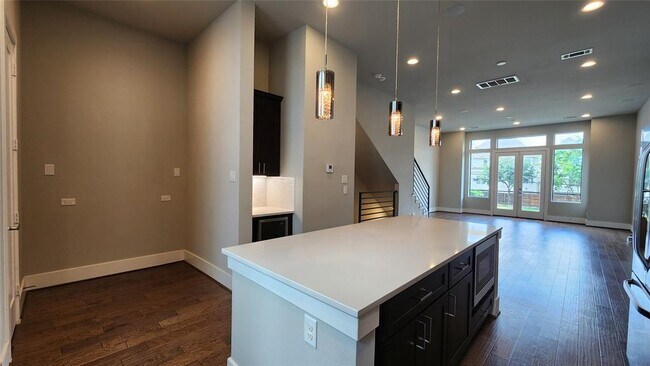 Building Photo - 5713 Larkin St