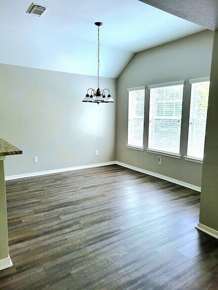 Building Photo - 77 Woodlily Pl