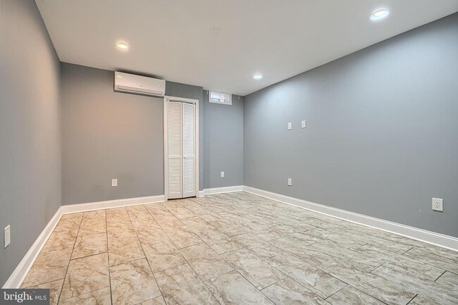 Building Photo - 1106 Battery Ave
