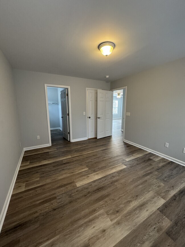 Building Photo - 4529 Farm Lake Dr