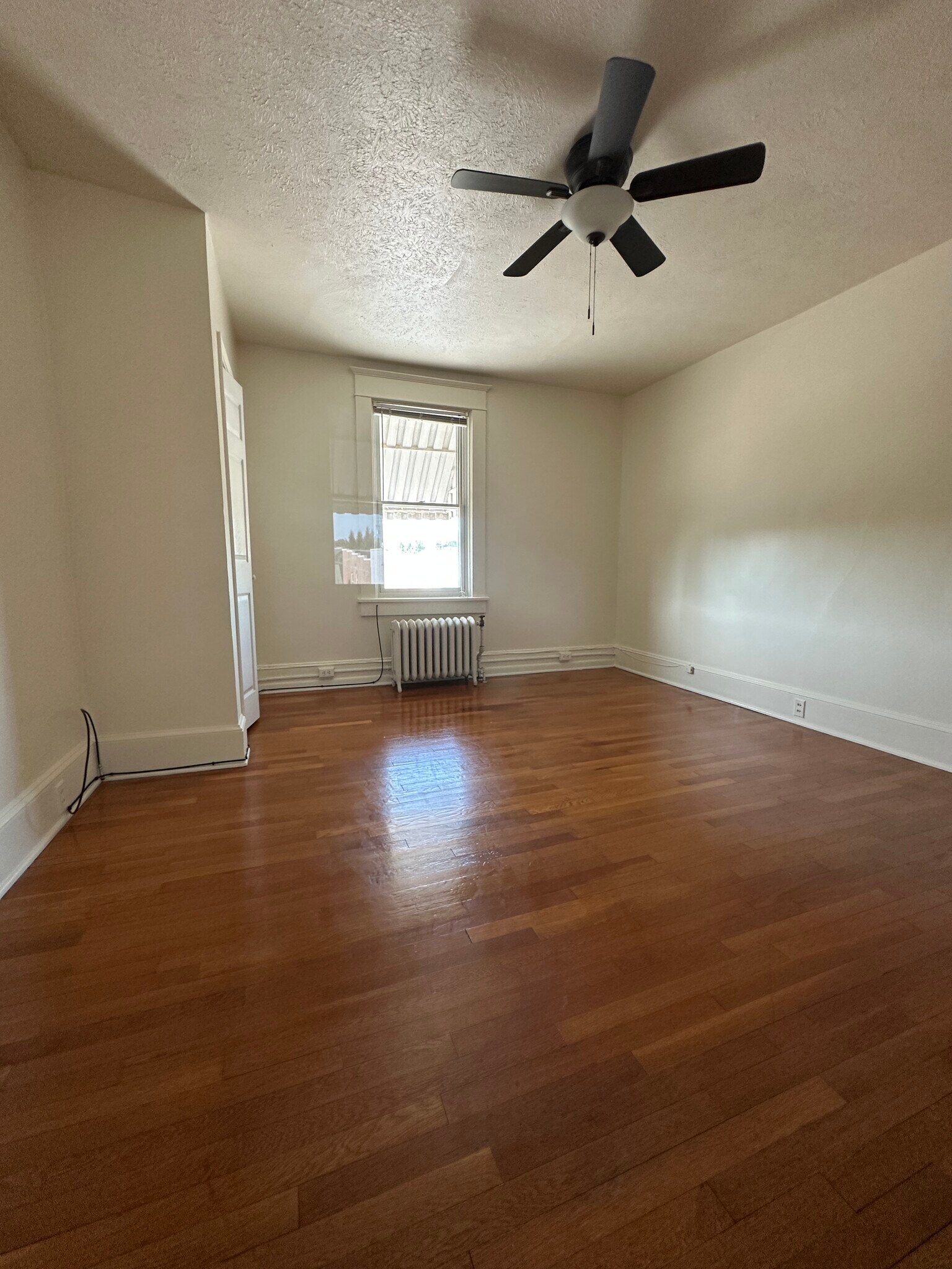 4th room - 21 N Braddock St