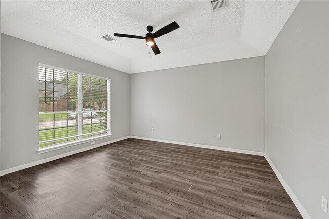 Building Photo - 3906 Greenwood Dr