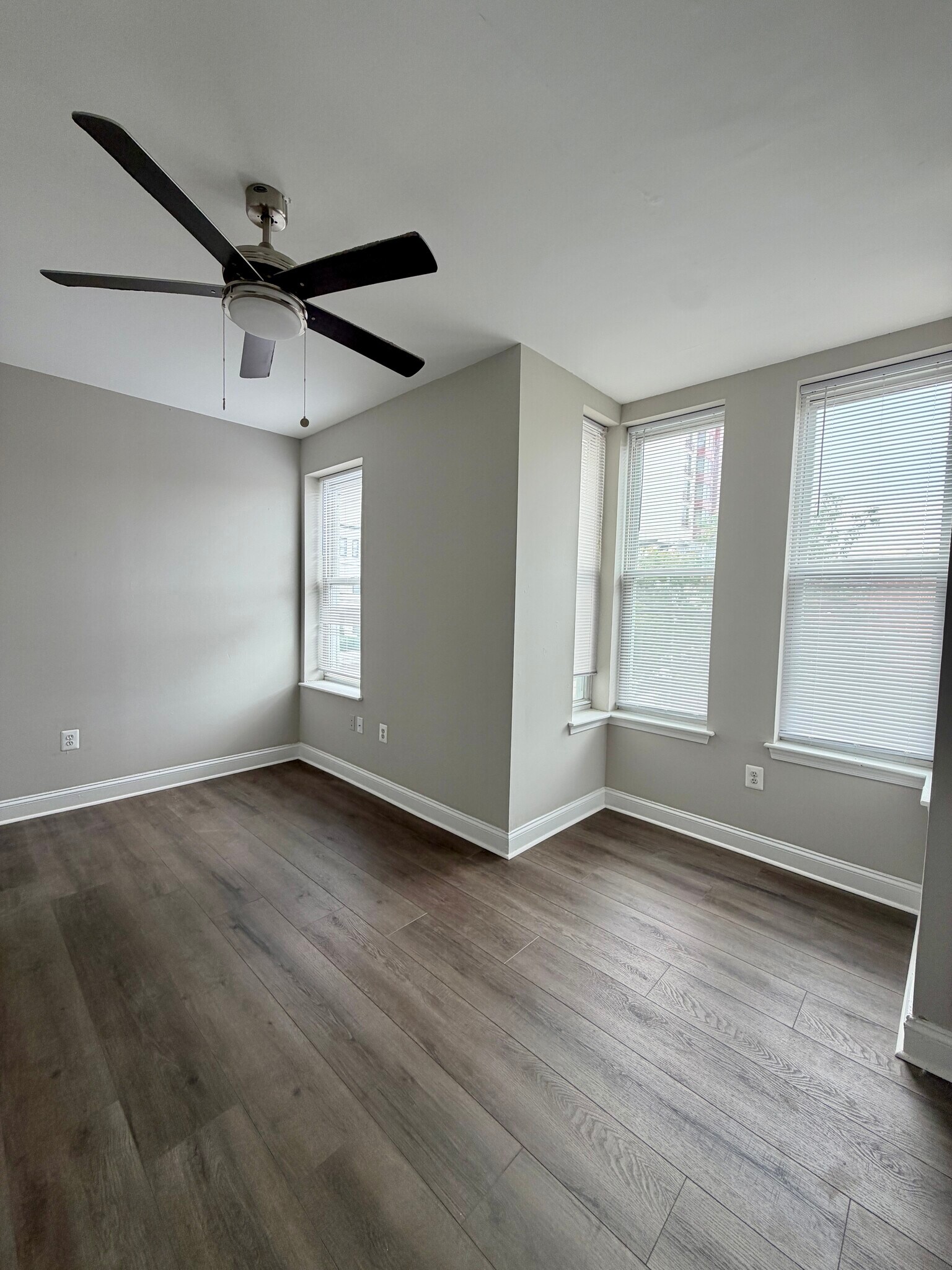 Building Photo - 107 S 41st St
