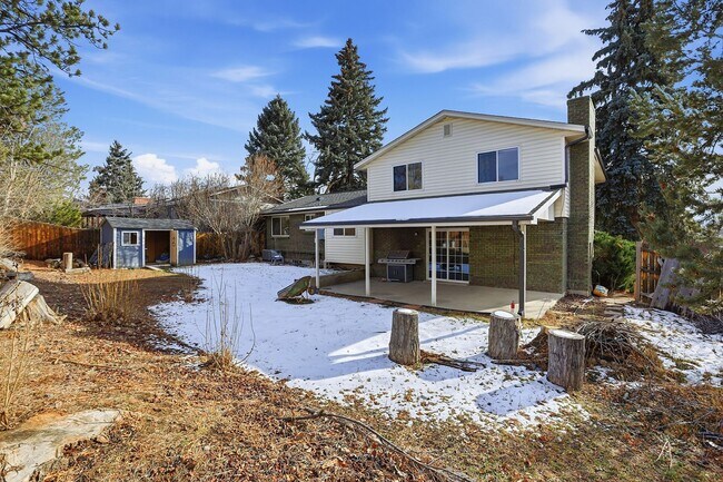 Building Photo - 5 bedroom, 3 bath home in desirable Arvada neighborhood.