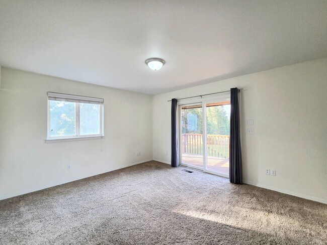 Building Photo - Grandiose Home on 1 Acre -- in East Wenatchee for Rent!!