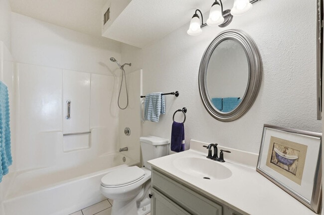 Building Photo - 650 S Arrowwood Way