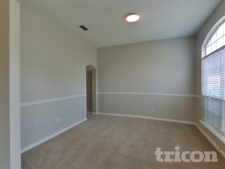 Building Photo - 1648 Country Walk Dr