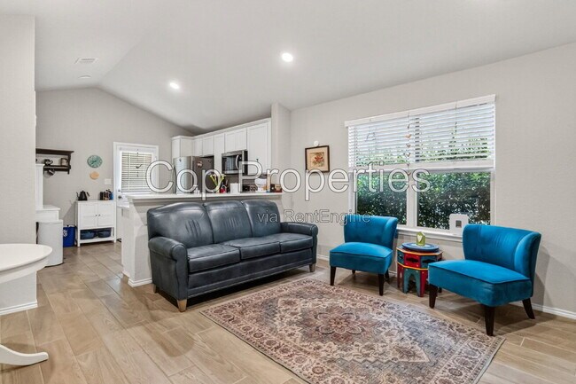 Building Photo - 2425 Ayers Dr
