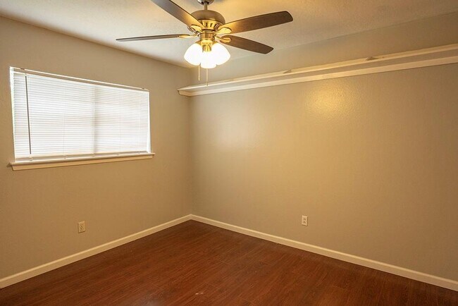 Building Photo - 10522 Clear Cove Ln