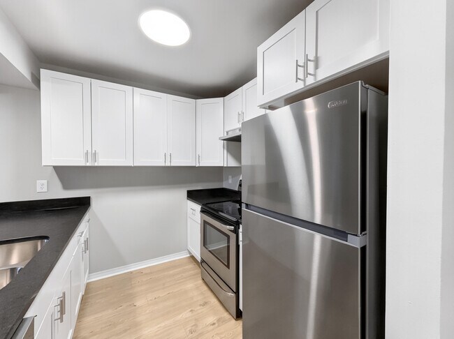 Building Photo - 512 Landview Dr