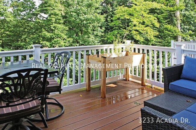 Building Photo - 3233 Acadia Dr