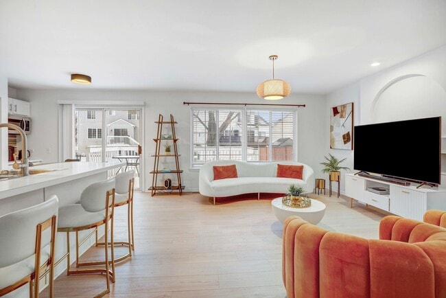 Building Photo - 549 Ivory Ln