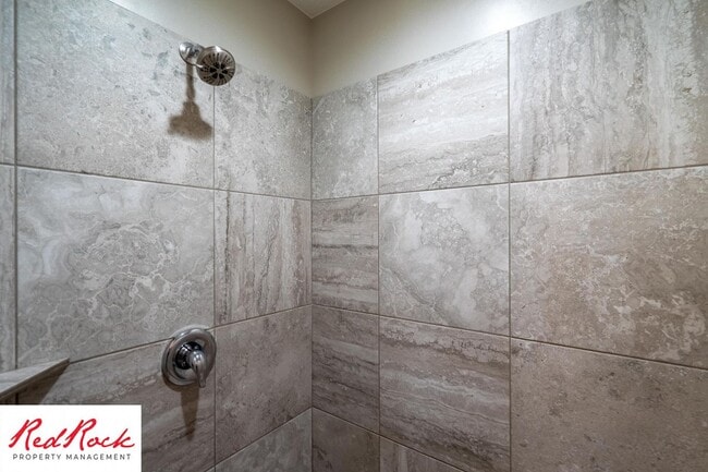 Building Photo - 4 Bedroom Spacious St. George Home with Large Backyard