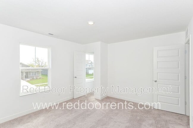 Building Photo - 1564 Mitis St