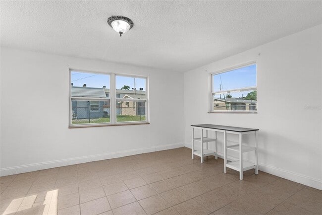 Building Photo - 5330 Poinsettia Dr