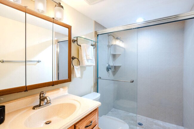 Building Photo - 121 Waterside Dr