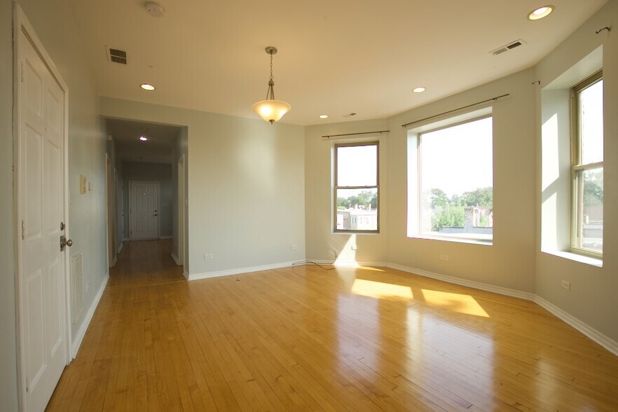 Building Photo - 2531 N Kildare Ave