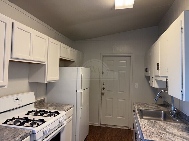Building Photo - ***Two-Weeks Free Rent***916 Evergreen, Ki...