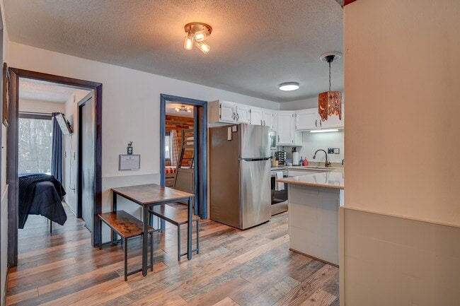 Building Photo - 46 Linderhof Golf Course Rd