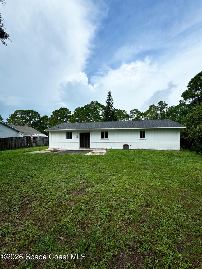 Building Photo - 1029 Ulysses Ave SE