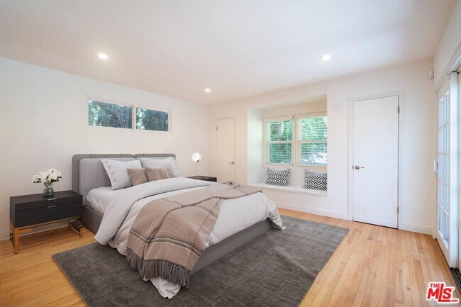 Building Photo - 2201 Coldwater Canyon Dr